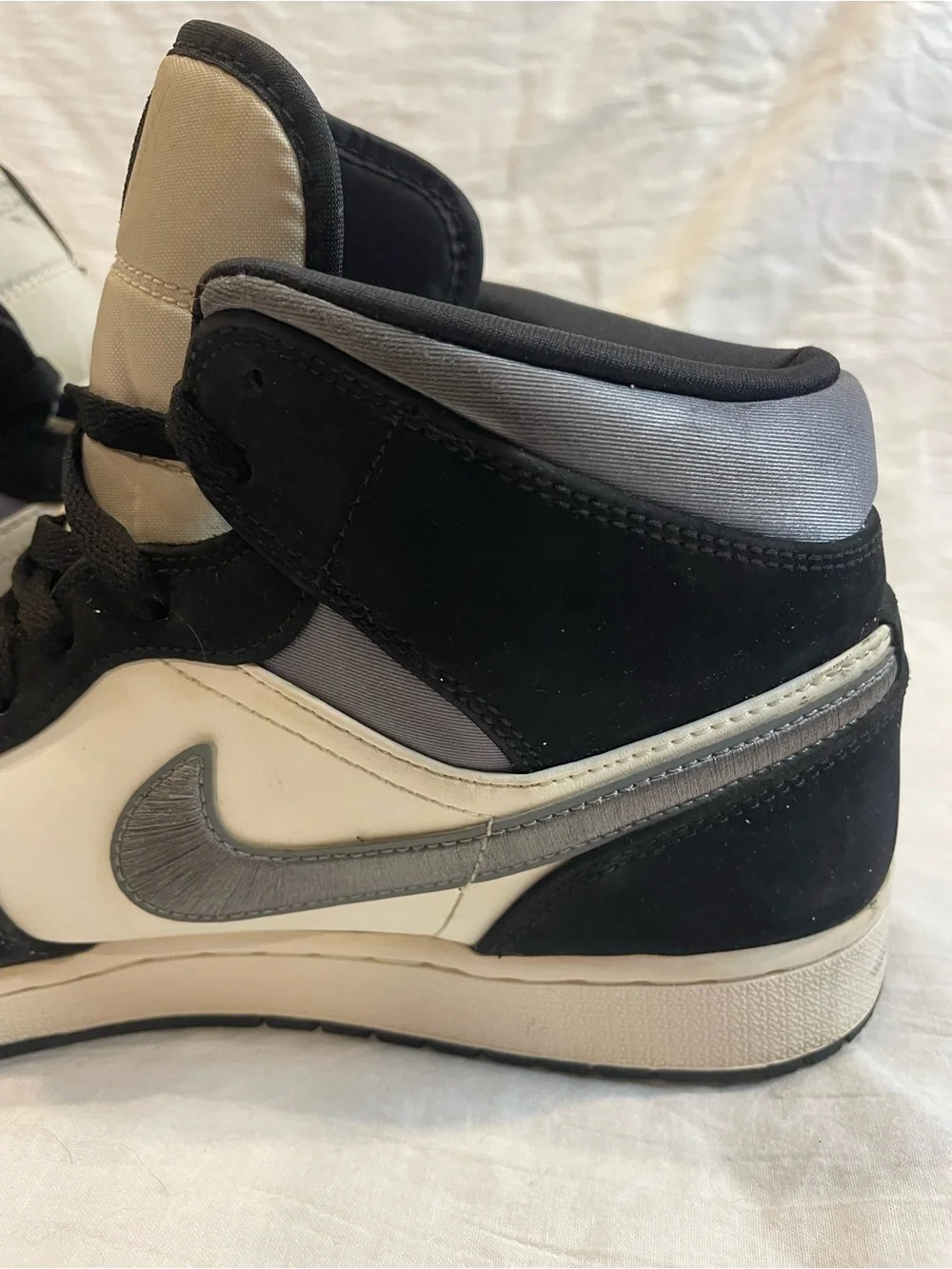 Nike Air Jordan 1 Mid Grey Fog Satin Toe Men’s Size 12 Sneakers 852542-011